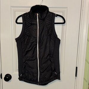 Lululemon size 8 Women's Black/Gray Quilted Vest